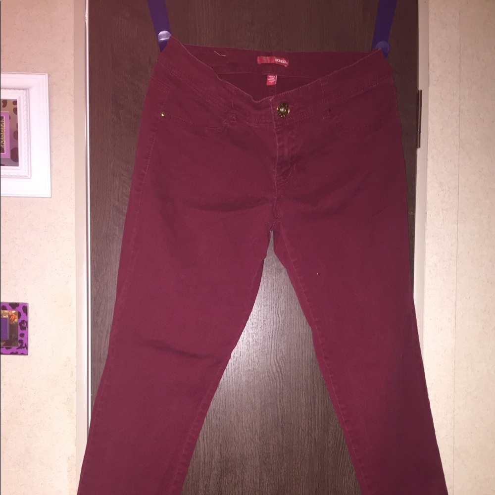 ⭐️Bongo Size 7 Burgundy Skinny Jeans⭐️